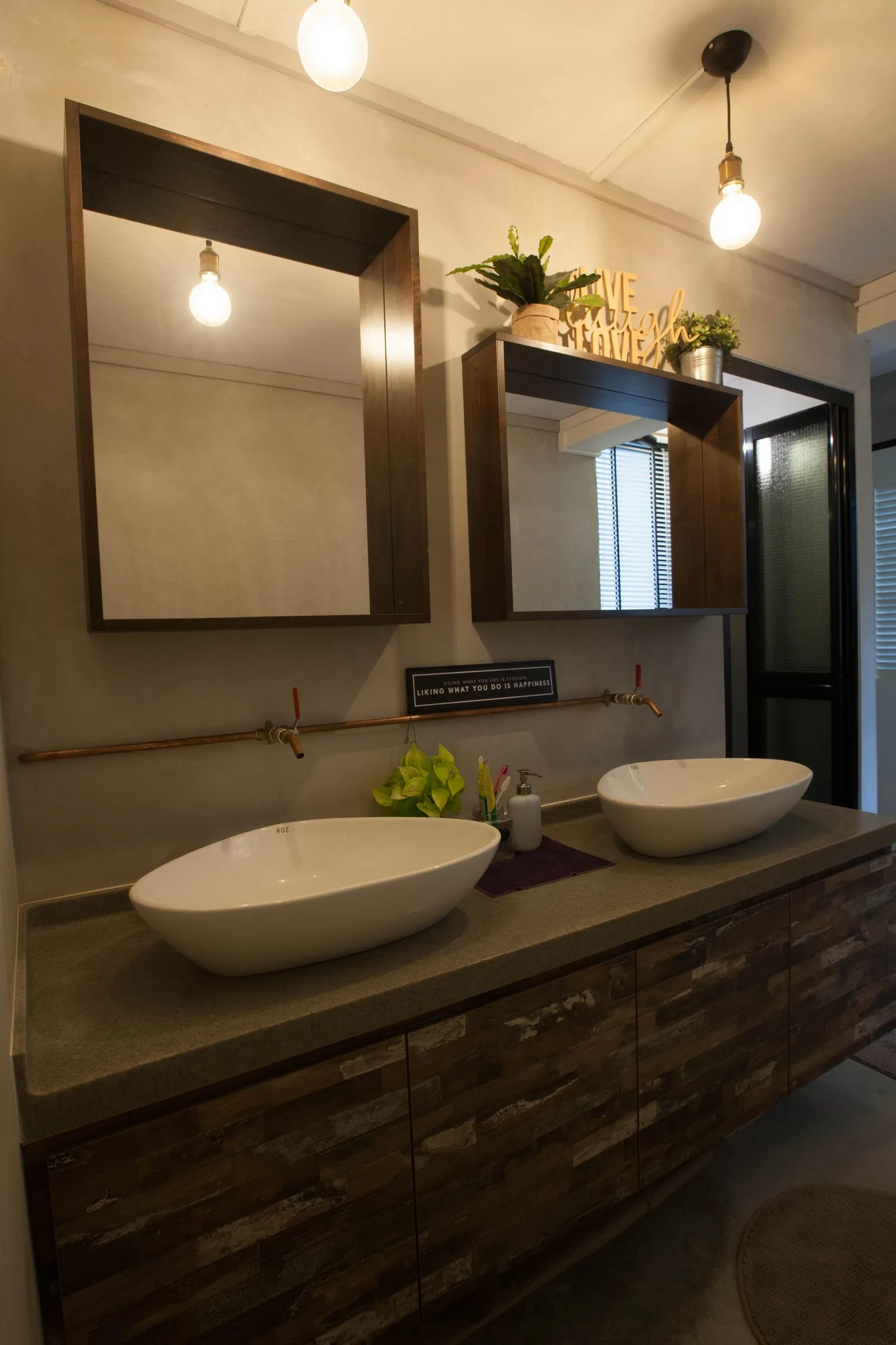 Renovated bathroom by Home Reno